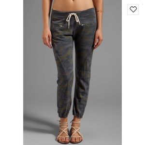 Monrow Camo print Zipper sweats